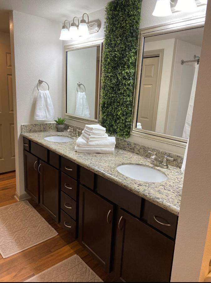Bright & Modern Galleria Suite! 5 Star Location, Self Check In & Free Parking Хьюстон Экстерьер фото