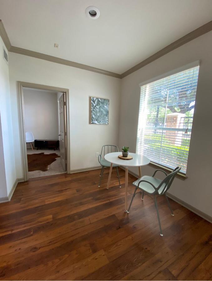 Bright & Modern Galleria Suite! 5 Star Location, Self Check In & Free Parking Хьюстон Экстерьер фото
